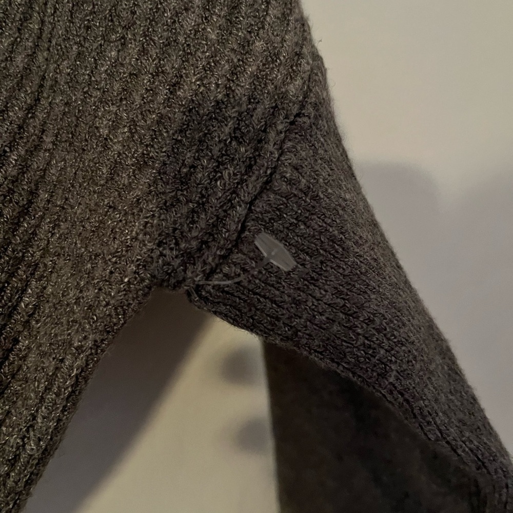 Devotion by Cyrus Sweater - Picture 6 of 9